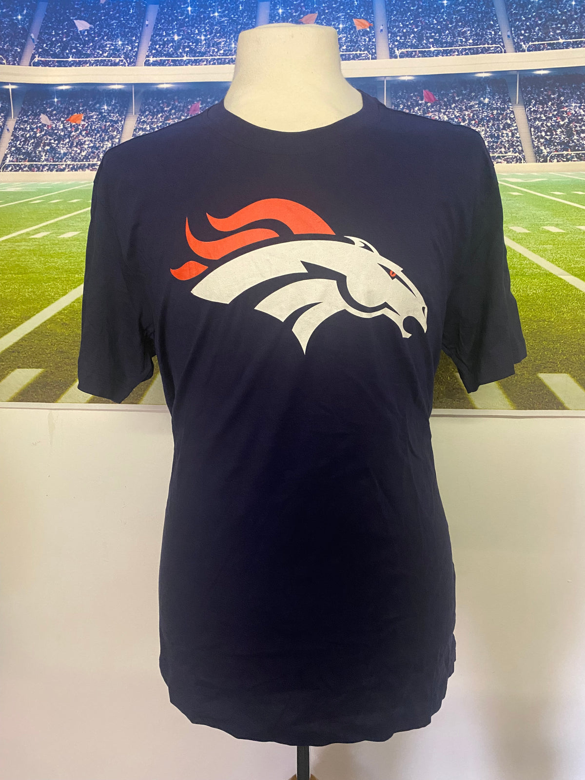 NFL Denver Broncos navy t-shirt Size X-Large